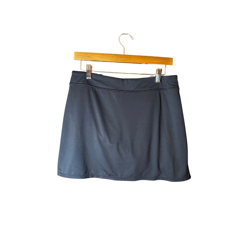 Tranquility Size Medium Black Skort
